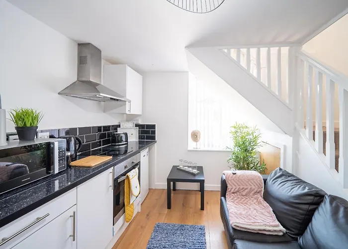 Bv Kirkstall Central 1 Bedroom Apt Free Private Parking