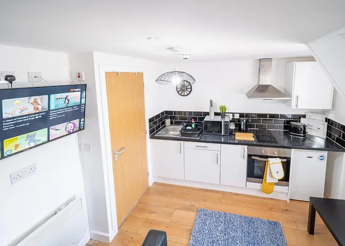 Bv Kirkstall Central 1 Bedroom Apt Free Private Parking